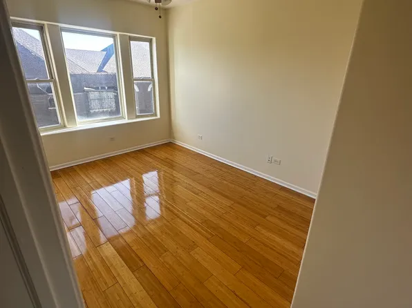 52 E 50th St #1, Chicago, IL 60615