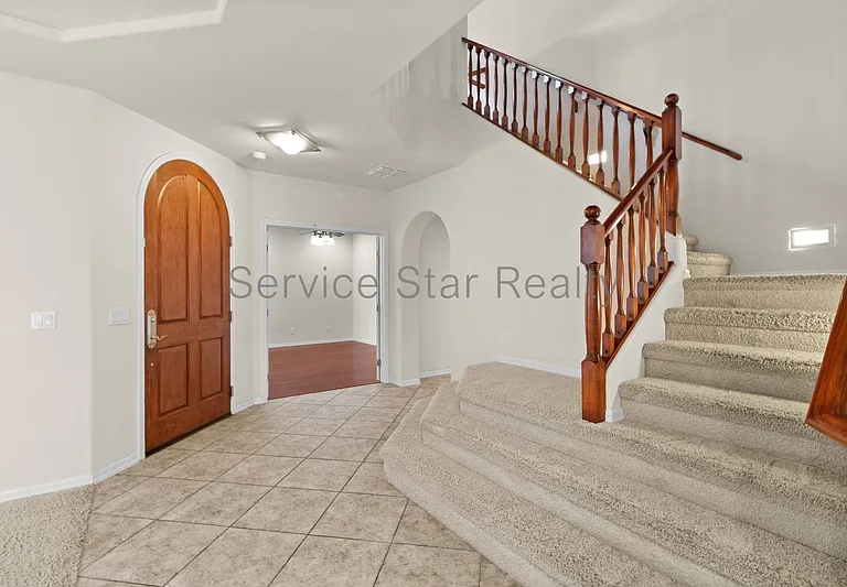 3724 E Robin Ln — Photo 3
