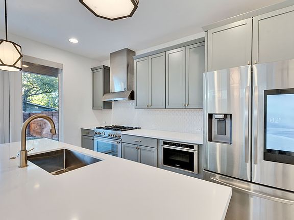 2nd image of 506 S Park Dr #1