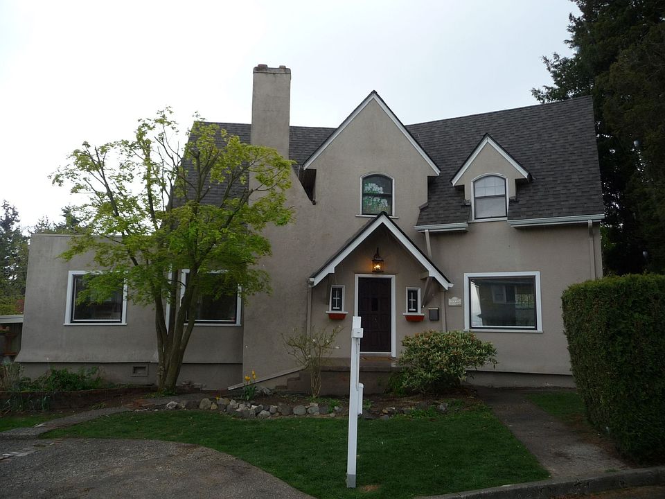 Front w/ NEW ROOF