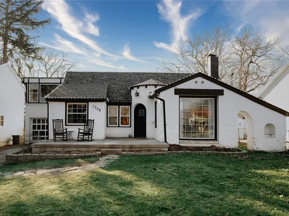 1308 64th St, Windsor Heights, IA 50324