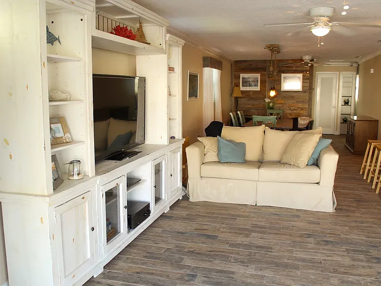 4457 Floramar Ter — Photo 8