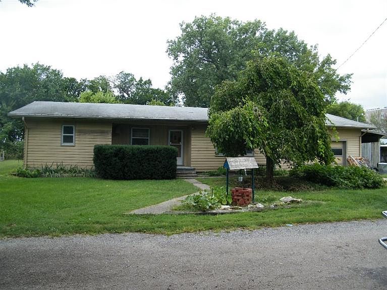 1st image of 302 W Lincoln Ave
