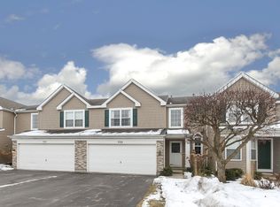 729 Savannah Ln, Crystal Lake, IL 60014