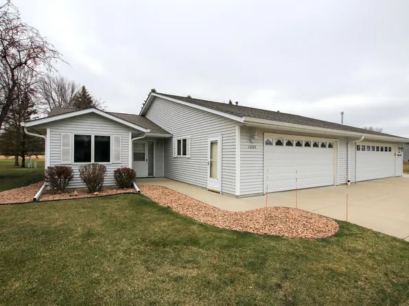1205 Fairway Ave NW, Hutchinson, MN 55350