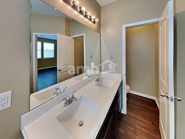 2324 Shady Tree Ln — Photo 11