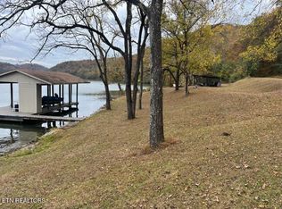 550 Lakecrest Dr, Harriman, TN 37748