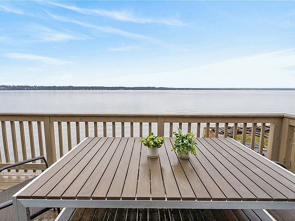 4th image of 2493 Lower Lake Rd