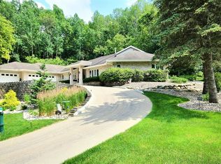 2406 Redwing Rd, La Crosse, WI 54601