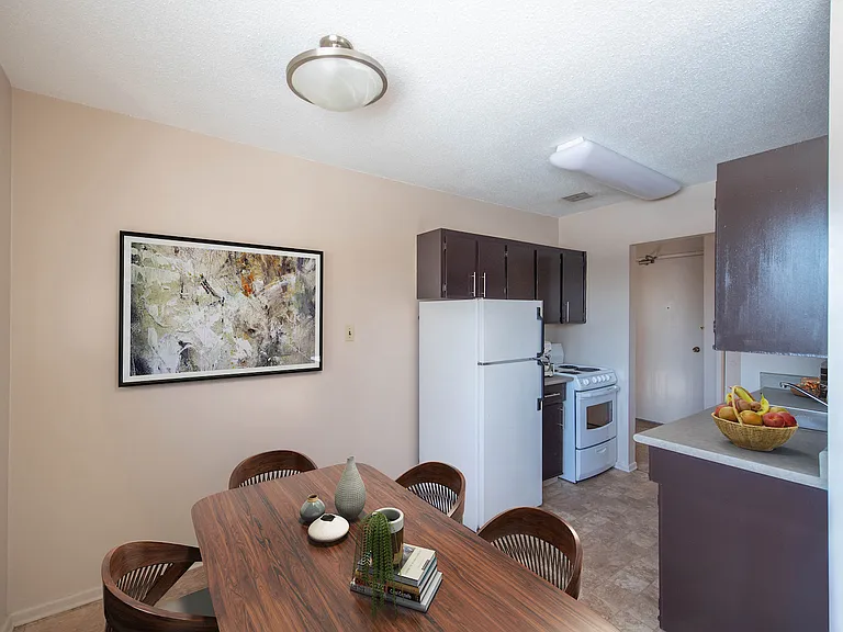 370 Partridge Ave — Photo 6