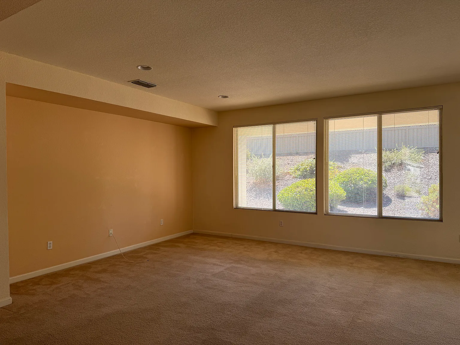 2 bed, 1886 sqft, $2,800 — Photo 2