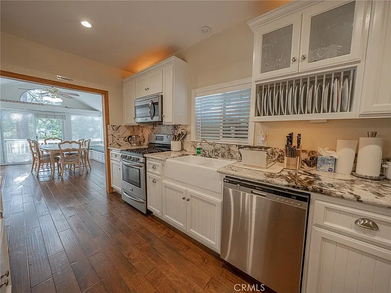 233 Corona Cir — Photo 11