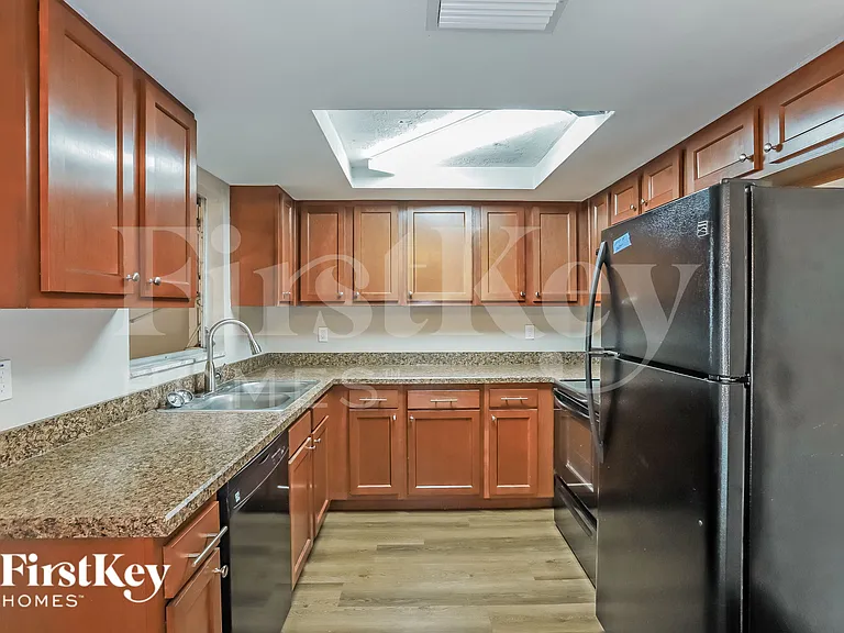 10805 Piccadilly Rd — Photo 6