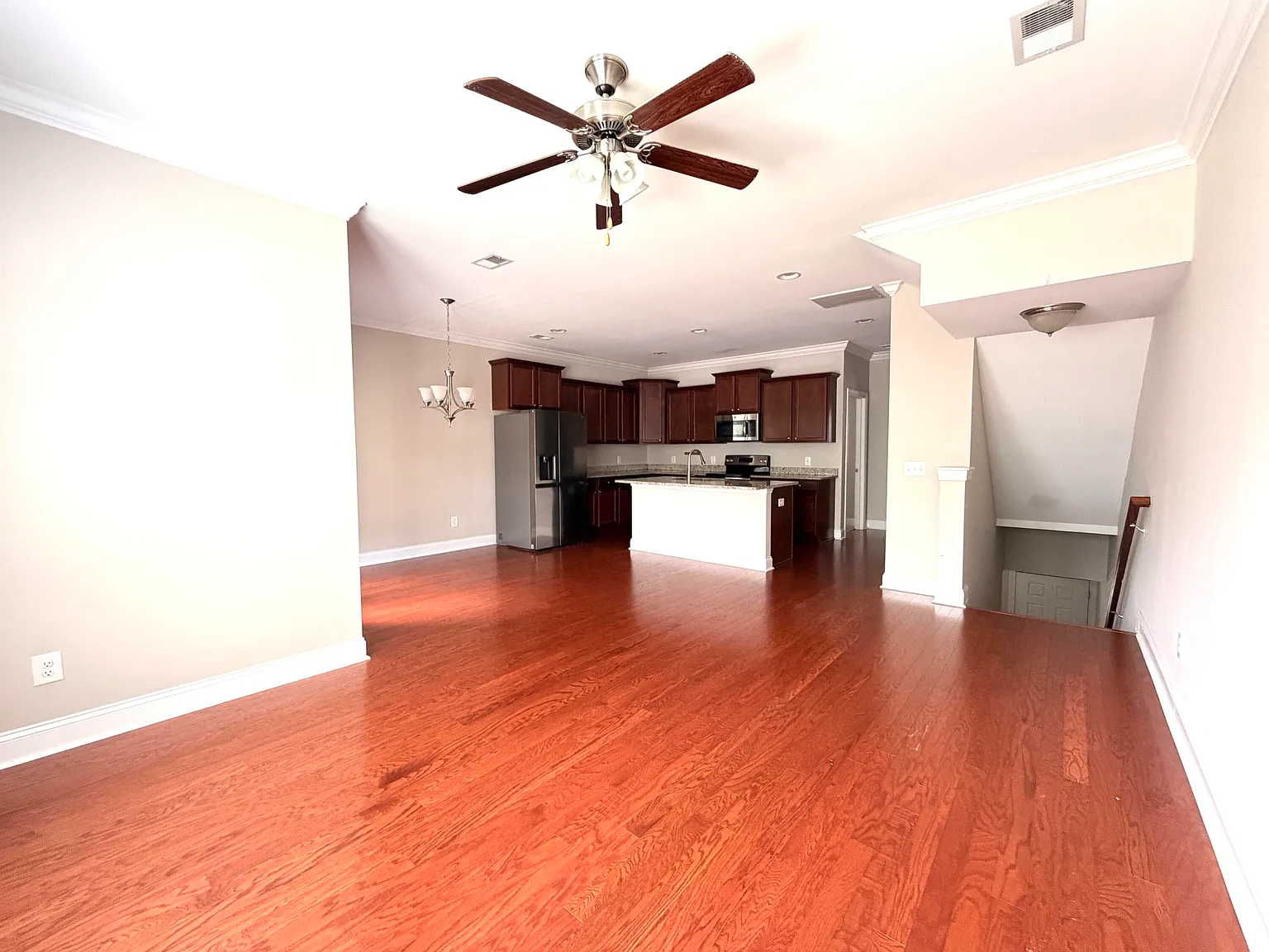 3 bed, 3.0 bath, 1538 sqft, $2,345 — Photo 4