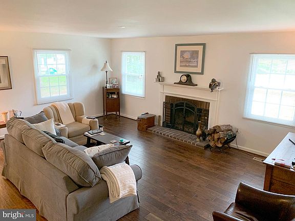2nd image of 12804 Melvue Ct