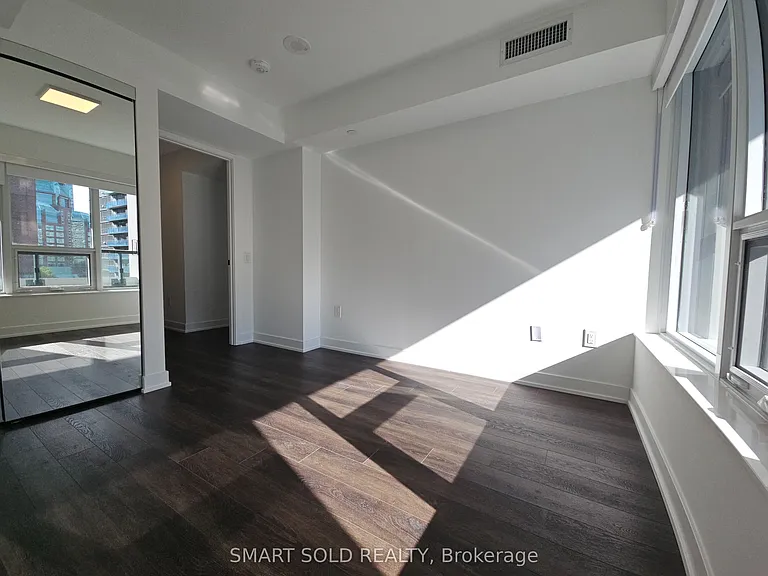 609 Sherbourne St #702 — Photo 7
