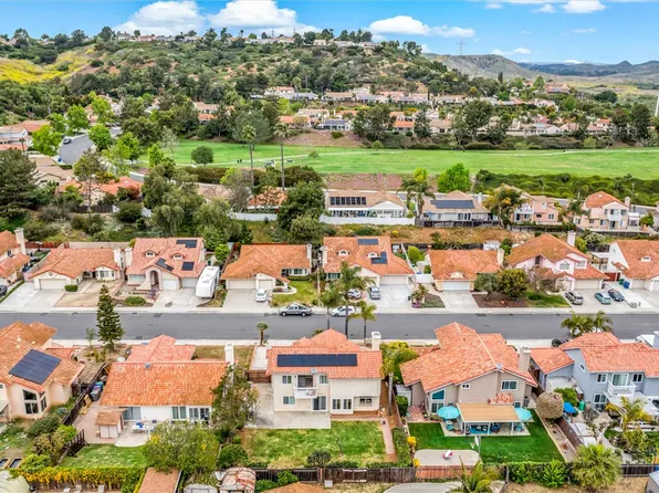3435 Meadow View Dr, Oceanside, CA 92058