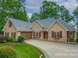 77 Ashley Woods Dr, Arden, NC 28704