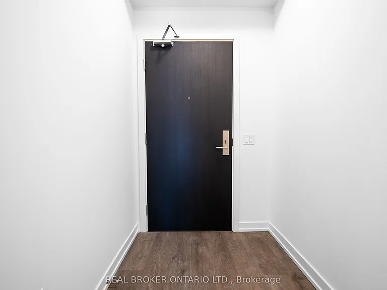 55 Duke St W #1101 — Photo 1