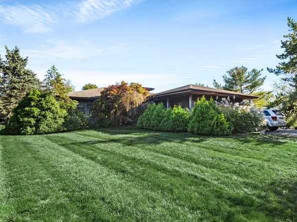 39 Pheasant Ln, Baiting Hollow, NY 11933