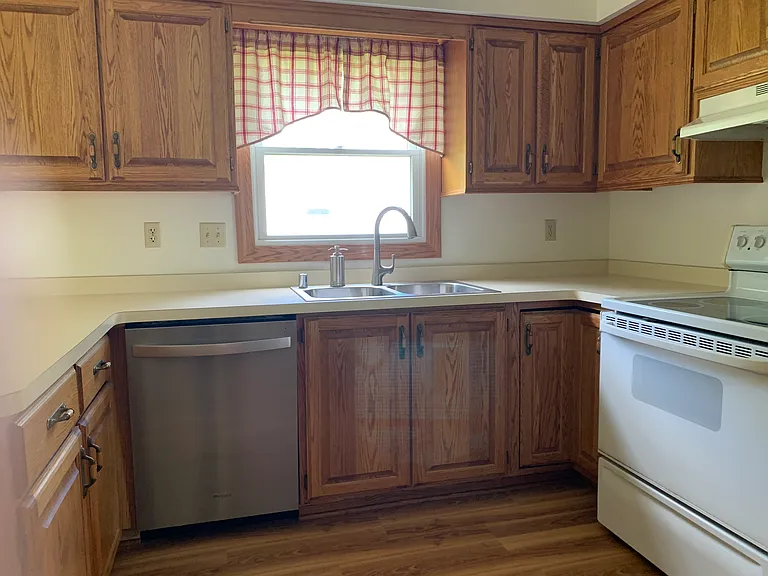 Kitchen - lots of storage