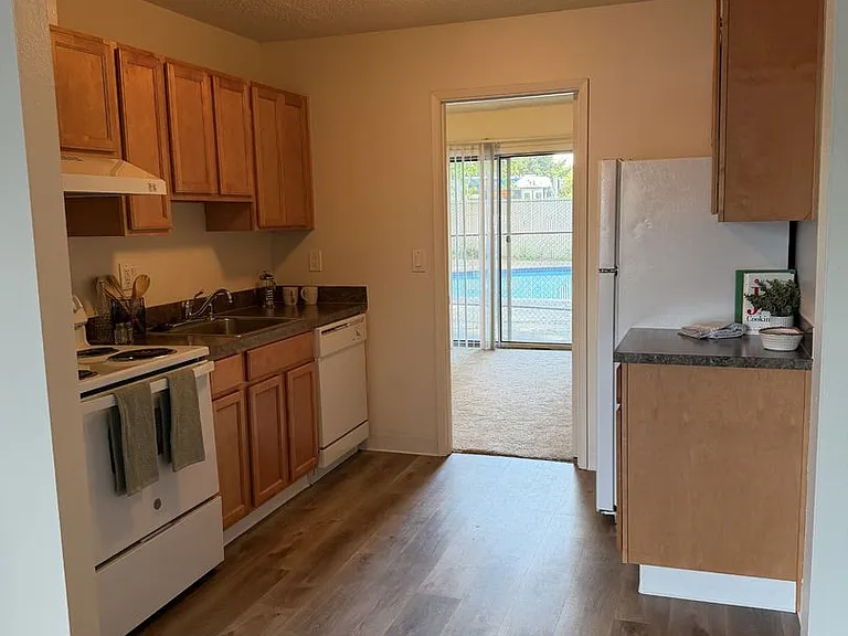 Hamlin Manor — Photo 1