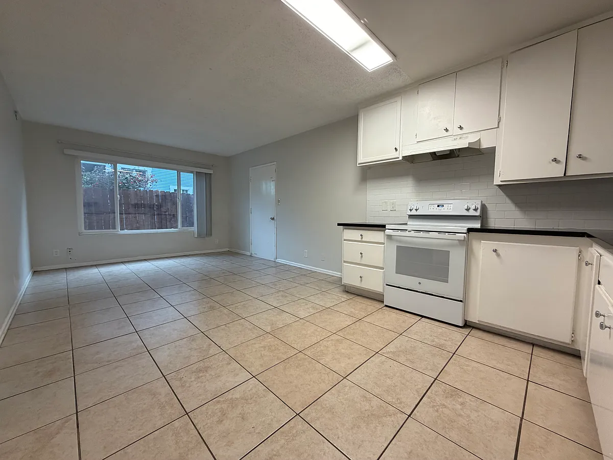 Building Photo - 829 Walnut Ave #1