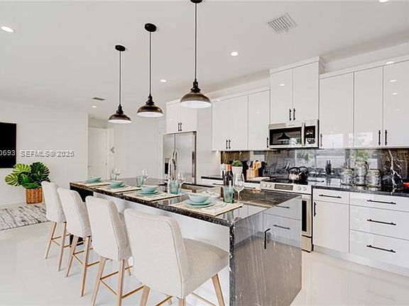4th image of 1805 NW 22nd Ct #Townhouse 1805
