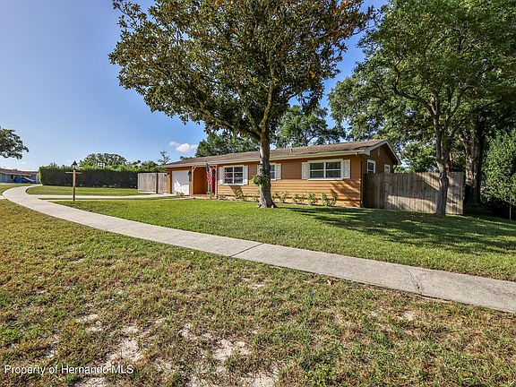4th image of 4539 Essex Ln