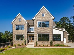 615 Forest Pointe Dr, Forsyth, GA 31029