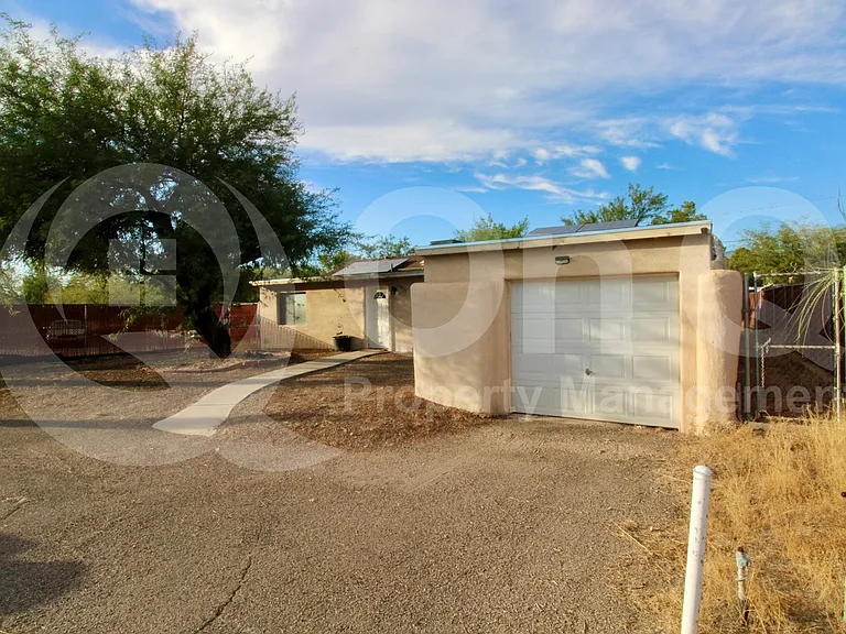 4937 E Rosewood St — Photo 1