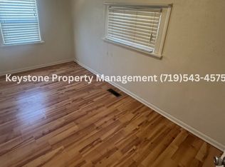 Conveniently located - Downtown Apartment in 4-Plex with 2 Bedrooms/1 Bath $925/$925, Pueblo, CO 81003