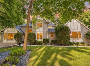 11920 W Whitaker LANE, Greenfield, WI 53228