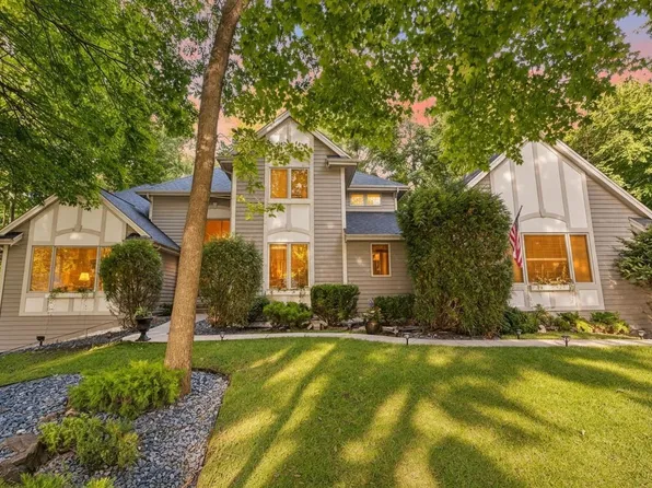 11920 W Whitaker LANE, Greenfield, WI 53228