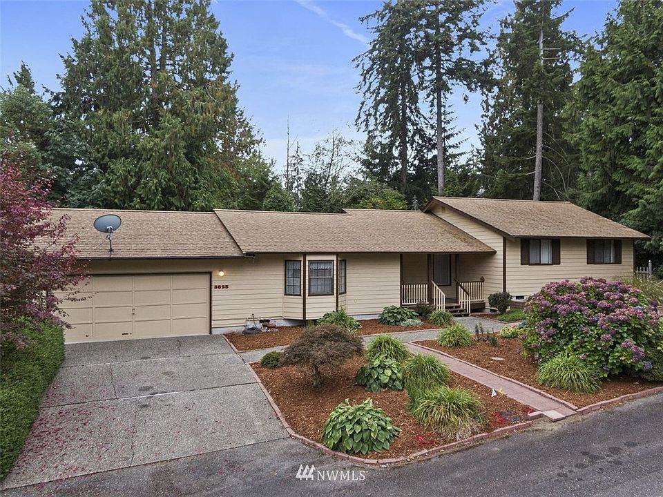 Curb appeal AND lots of parking.