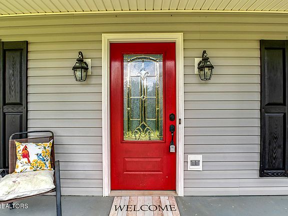 5th image of 230 Fieldcrest Dr