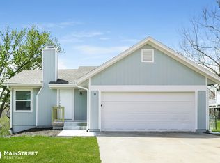 5208 NW Pennington Ln, Blue Springs, MO 64015