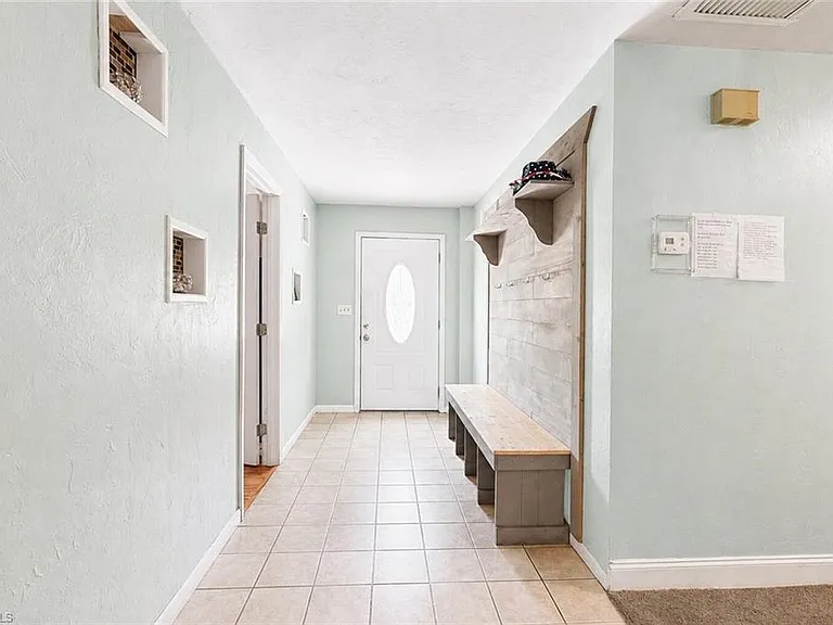 655 SW Pointview Rd — Photo 11