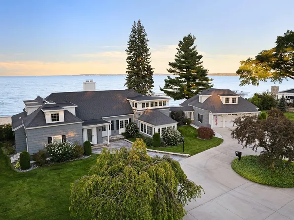 743 Munson Ave, Traverse City, MI 49686