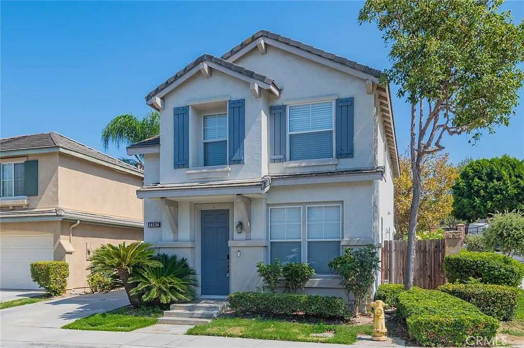 3 bed, 2.5 bath, 1956 sqft, $3,950 — Photo 3