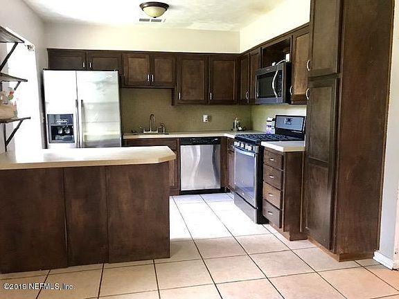 4th image of 2718 Edgemoor St