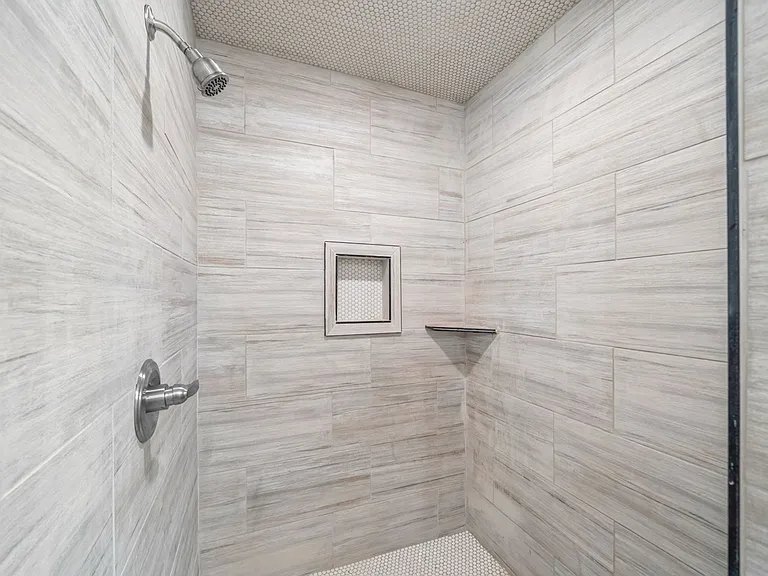 10613 East Cres #7400 — Photo 17