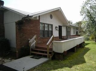 1207 Redbird Ln, Dandridge, TN 37725