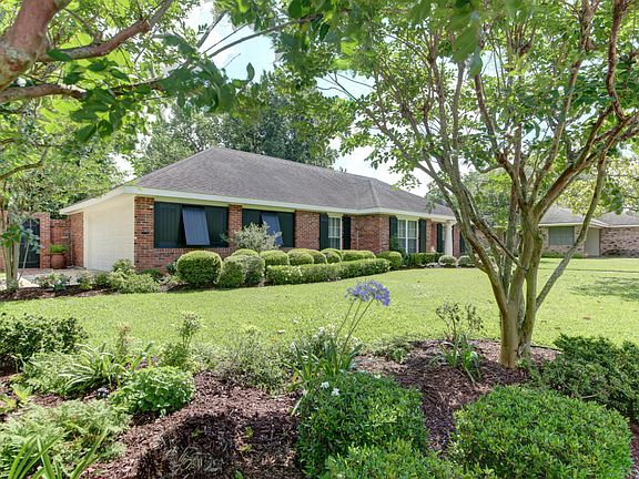 3rd image of 801 Broadmoor Blvd