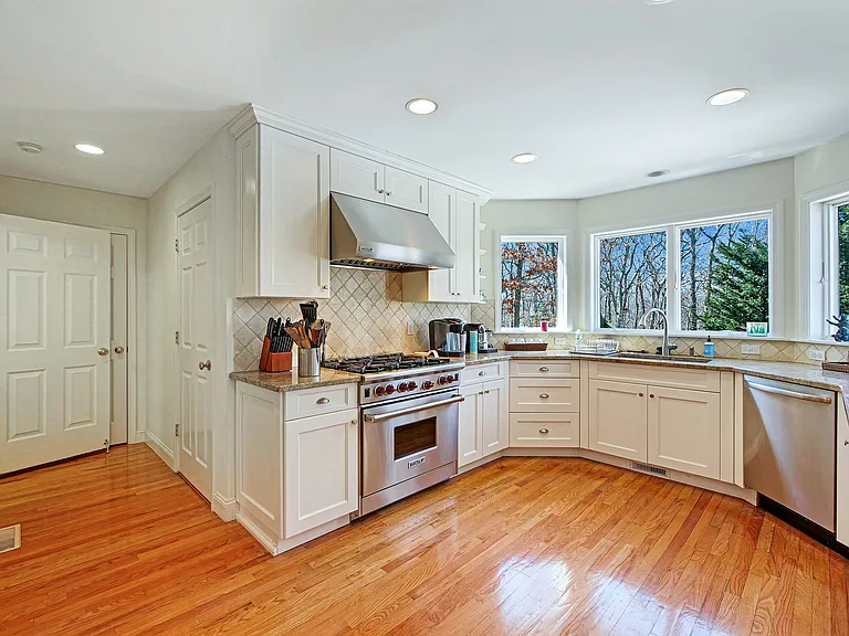 105 Northside Dr — Photo 7