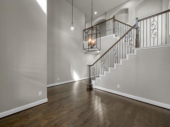 5th image of 190 Climbing Oaks Pl