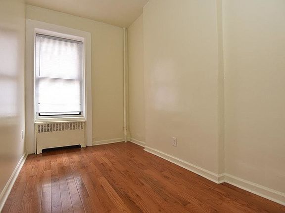 3rd image of 390 E 21st St APT 1A