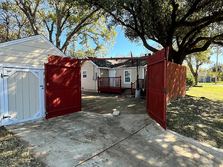 1143 Wilbur St — Photo 26