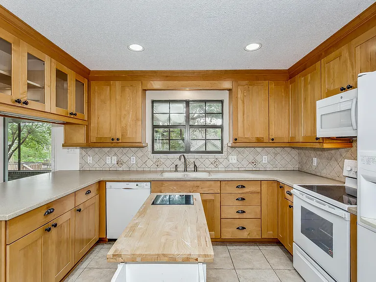 1960 Woodbridge Dr — Photo 34