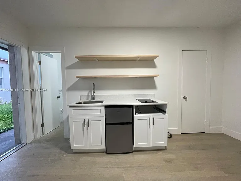 800 N Federal Hwy #5 — Photo 22